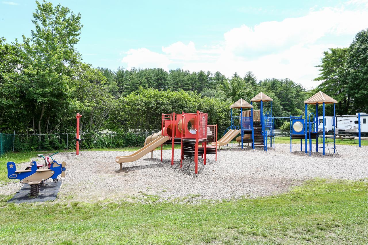 Tuxbury Pond Camping Resort Tiny House Clara South Hampton Buitenkant foto